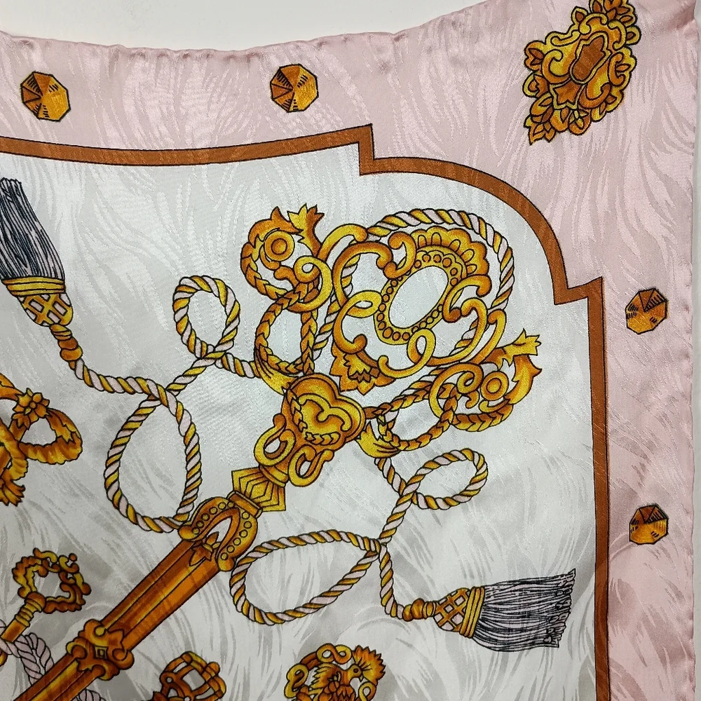 Vintage Silk Jacquard Scarf Gold Key Tassel Print Blush Pink White Square 84 cm - Picture 4 of 6